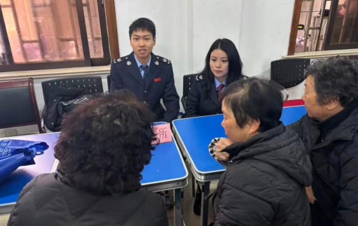 奉贤区税务局开展“税宣进社区”活动