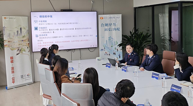 税宣春风拂市场 协同共治助发展——闵行区税务局走进红星美凯龙开展税收宣传活动