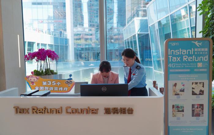 春风送暖启新程 税宣同行四月天——徐汇区税务局开展税收宣传月活动（一）